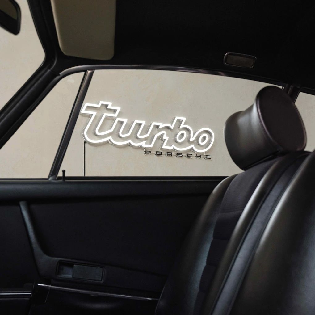 Turbo Leuchtschriftzug – Limited Edition