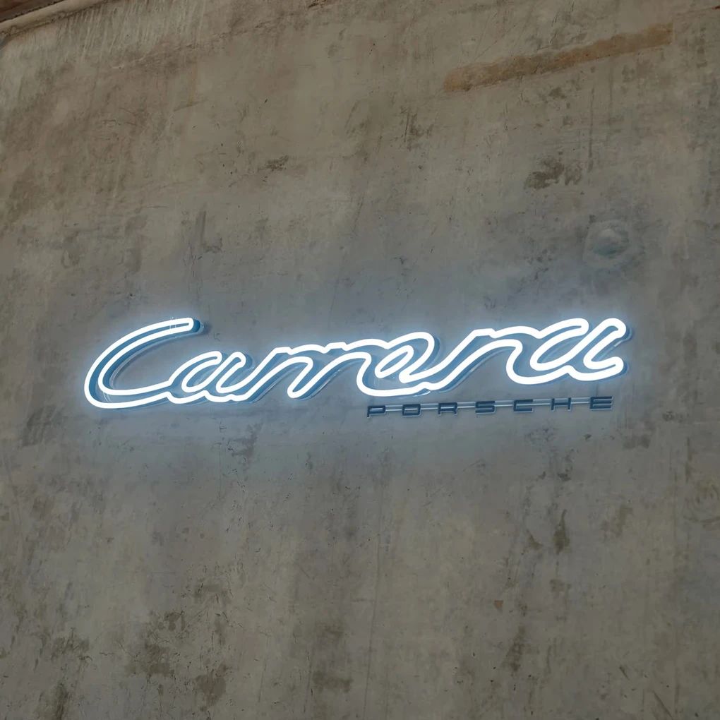 Carrera Leuchtschriftzug – Ltd.