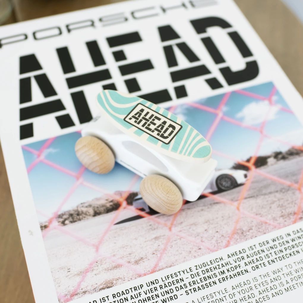 911 Holzauto – AHEAD