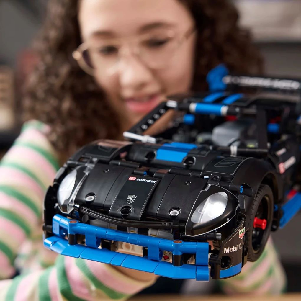 LEGO® Technic Porsche GT4 e-Performance