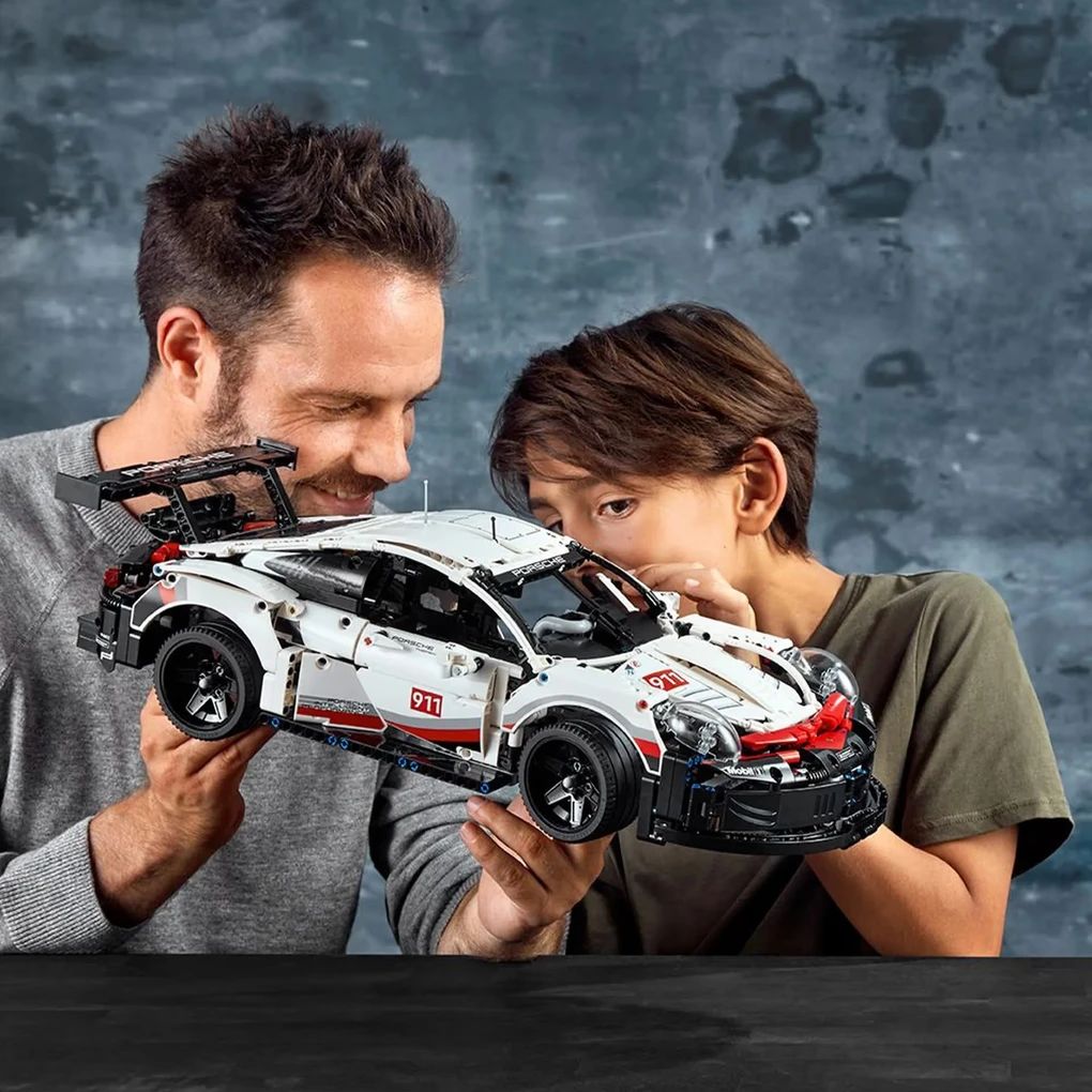 LEGO® Technic Porsche 911 RSR